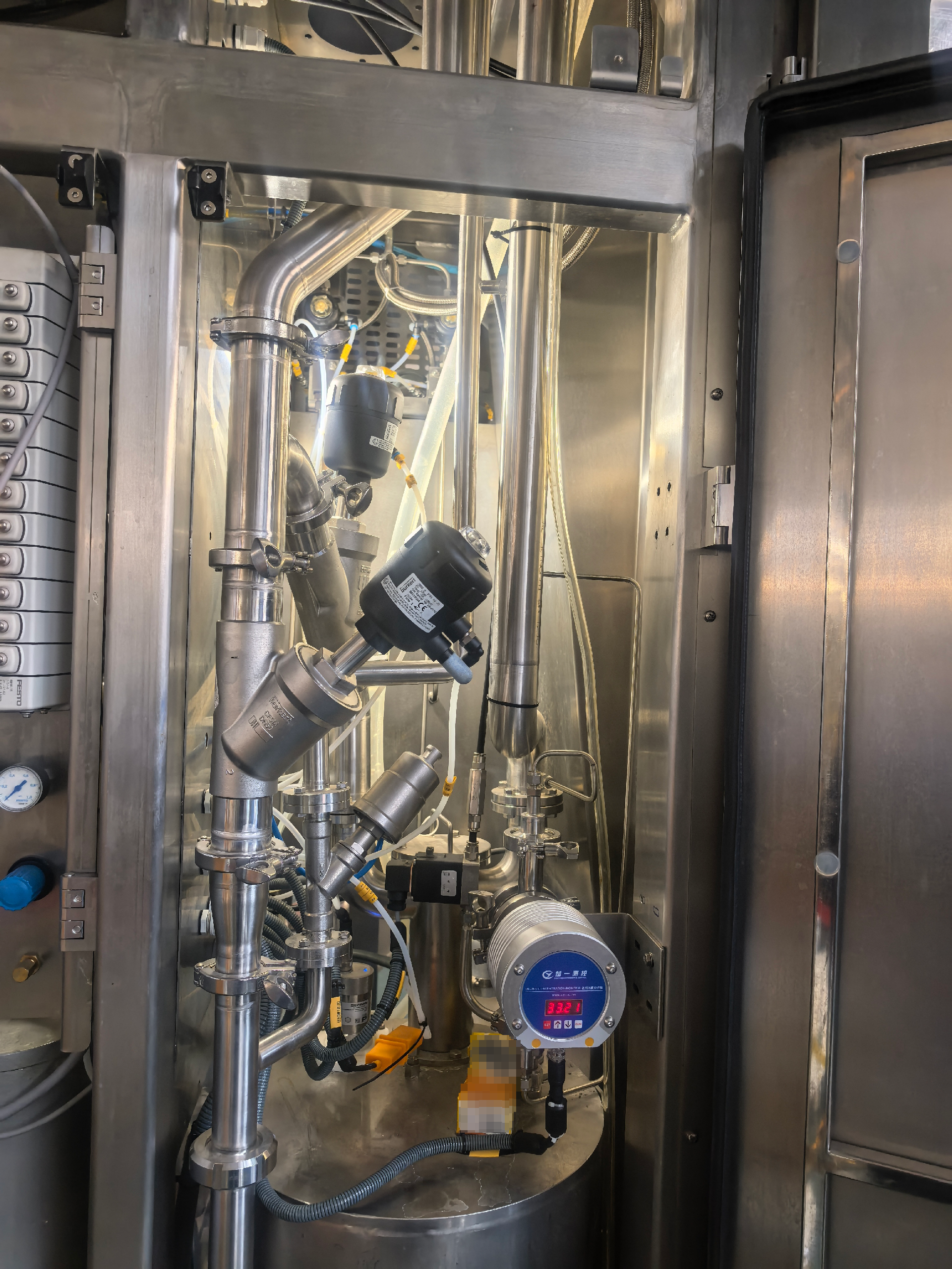 楚一測(cè)控在線折光儀在無(wú)菌包裝雙氧水濃度檢測(cè)現(xiàn)場(chǎng)應(yīng)用圖 楚一測(cè)控在線折光儀在無(wú)菌包裝雙氧水濃度檢測(cè)現(xiàn)場(chǎng)應(yīng)用圖